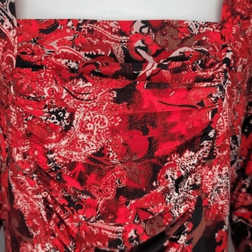 Dressbarn Red Print Ruched‎ Front Top - Picture 3 of 10